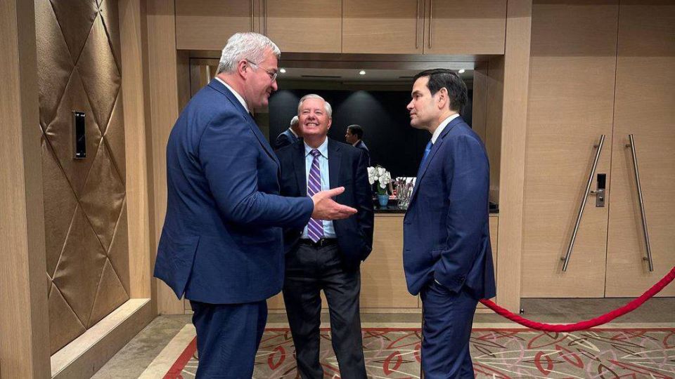 Сообщается, что государственный секретарь США Марко Рубио принял приглашение министра иностранных дел Украины Андрея Сибиги посетить Украину