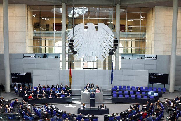 В ФРГ заявили о готовности рассмотреть варианты передачи Киеву активов России