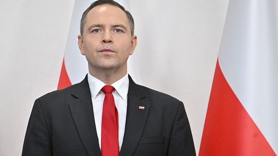 Президент Польши Навроцкий отменил социальные выплаты безработным украинцам