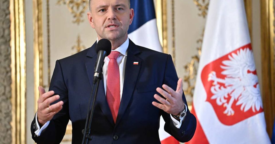 Навроцкий подписал закон о продлении помощи беженцам с Украины