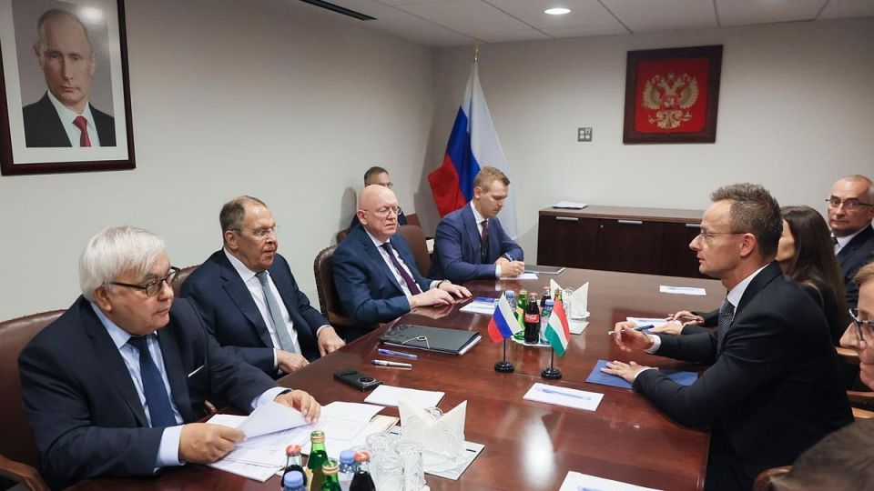 Сийярто под дождем рассказал о русской нефти, а Сибига бежал от журналиста «Комсомолки»: что происходит в кулуарах ООН