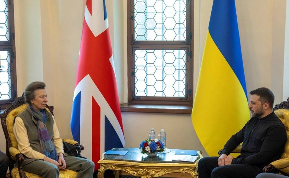 Принцесса Великобритании Анна, сестра короля Карла III, во вторник совершила визит на Украину, сообщает «Би-би-си»