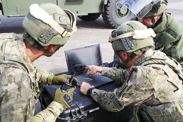 Макрон усомнился в необходимости создания «стены дронов» Евросоюза