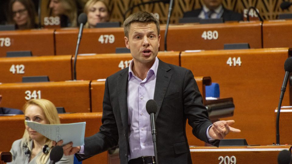 ПАСЕ мечтает объединить предателей и хочет отдать Украине сворованное у России, но не знает как