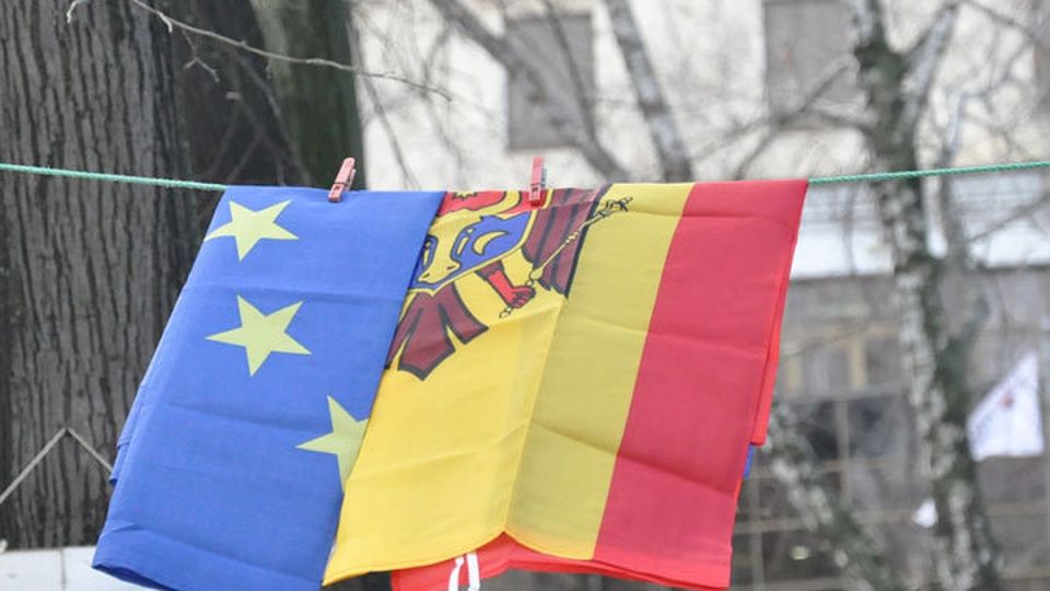 Теперь не только премьер Венгрии, но и президент Франции Макрон высказываются против членства Украины в ЕС: Если Молдова идет в связке с соседней страной, означает ли это, что не видать обещанного Санду вхождения в Евросоюз