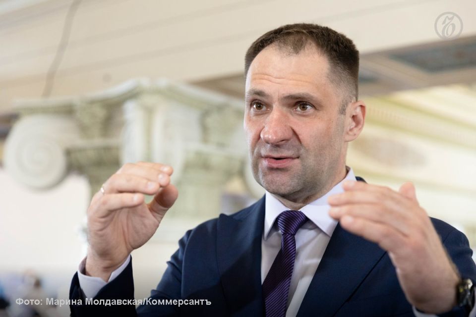 Руководство УрФУ покинули проректоры Дмитрий Лоевский (по воспитательной работе), Алексей Фаюстов (по информационной политике) и директор по образовательной деятельности Сергей Князев