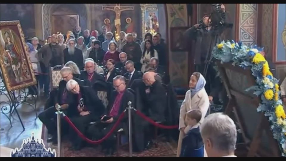 Думенко привел на "литургию" лютеранских епископов и епископес исповедующих ЛГБТ