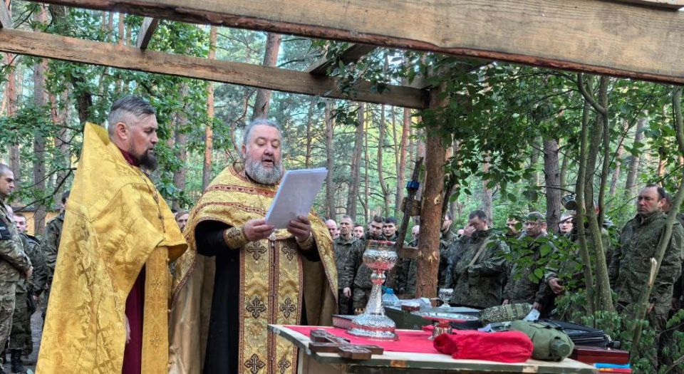 «Священник должен быть среди тех, кто готовится идти в бой»: Патриарх Кирилл о военных священниках