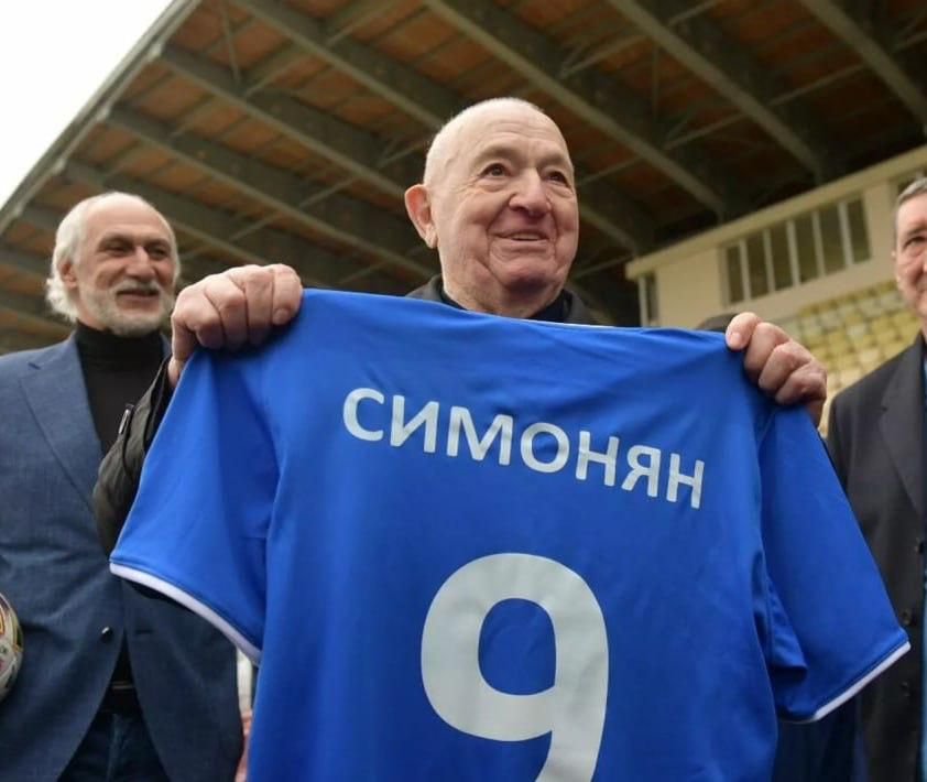 Легенду советского футбола Никиту Симоняна внесли в базу украинского экстремистского «Миротворца»