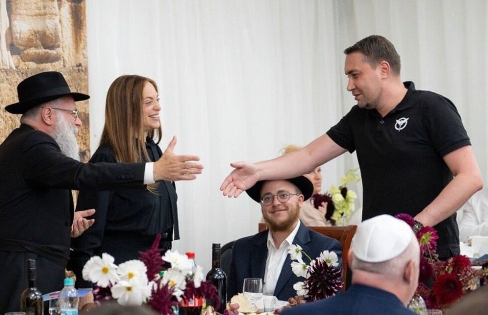 Руководитель ГУР Украины Кирилл Буданов* замечен на праздновании еврейского Нового года, сообщили РИА Новости в российских силовых структурах