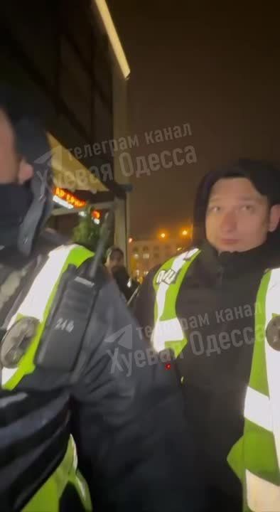 Тарантиновский диалог 2.0. Полиция пыталась задержать трансгендера, который по документам числится мужчиной