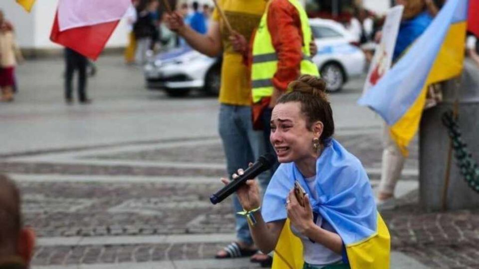 Польша потребовала от украинцев быть полезными и безмолвными