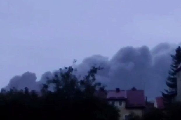 Мэр Садовой: Над Львовом после обстрела поднимается дым, продолжаются пожары