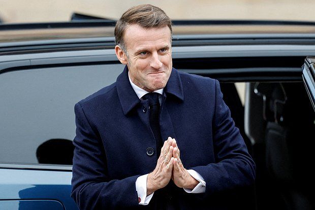 Медведев заявил, что у Франции нет президента