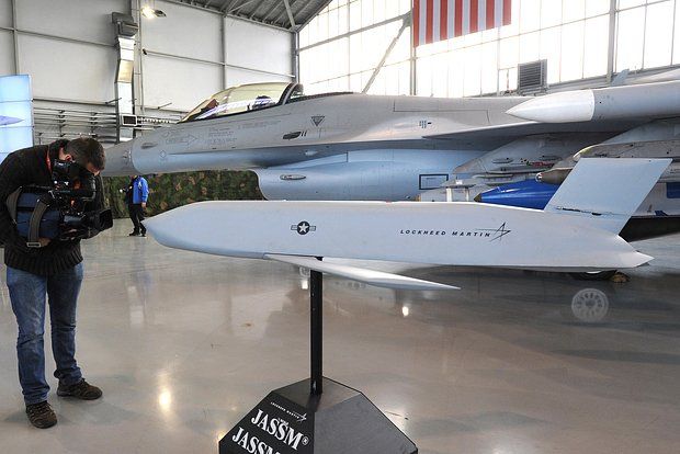 ������� �����������: ��� ������ �������� ��� ������ ���� JASSM ������ Tomahawk