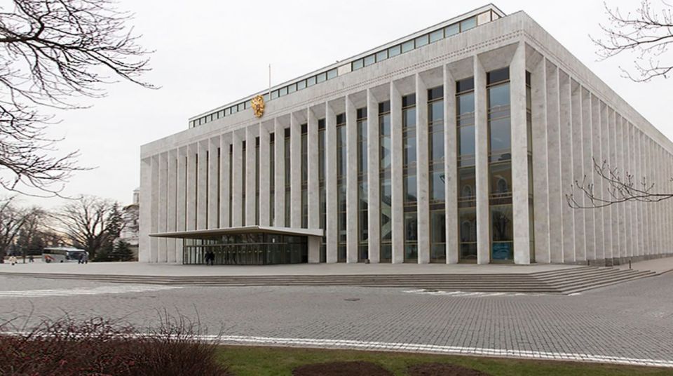 Андрей Марочко: #Дата. 8 октября 1961 года — открыт Государственный Кремлёвский дворец съездов, и памятник в честь 300-летия воссоединения Украины с Россией