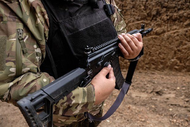 Минобороны: Боец СВО спрятал раненого сослуживца от ВСУ