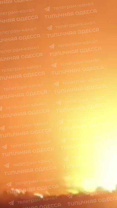 Кадры из порта Ильичевска в Одесской области, где ночью наши "Герани" разнесли груз военного назначения