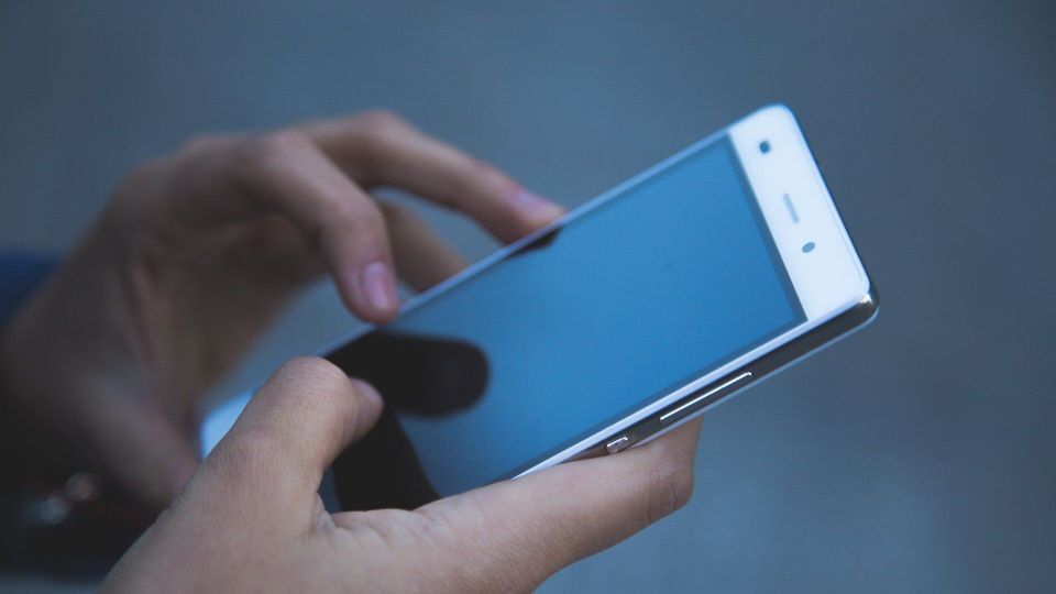 Глава Днепропетровского облсовета посоветовал украинцам "зарядить телефоны"