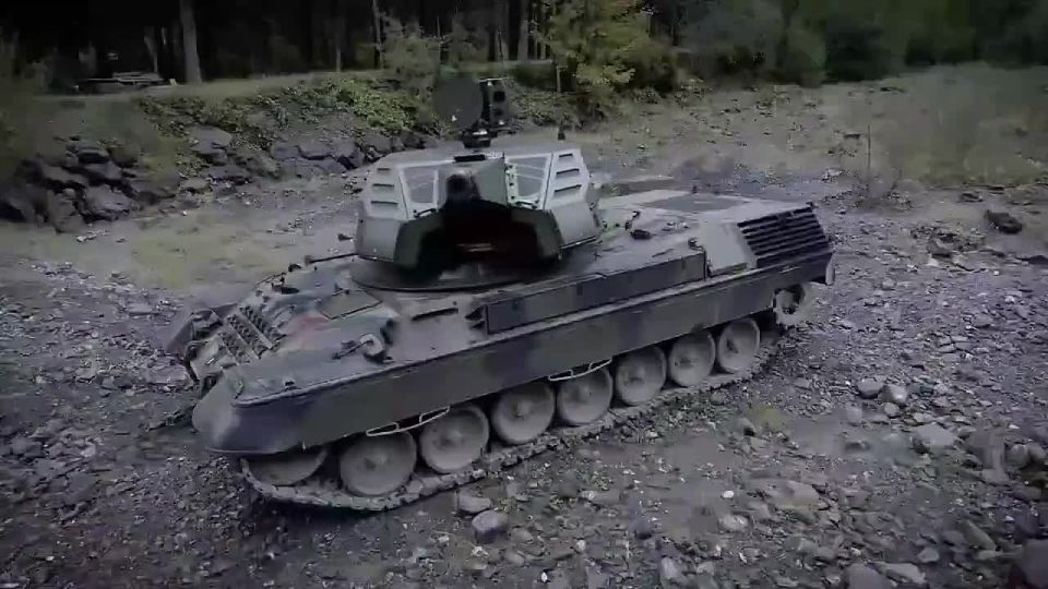 Сергей Лебедев: Rheinmetall поставит Украине новые зенитные комплексы Skyranger 35 на базе танков Leopard 1 в рамках трехзначной сделки, финансируемой одной из стран ЕС за счёт прибылей от замороженных российских активов —...