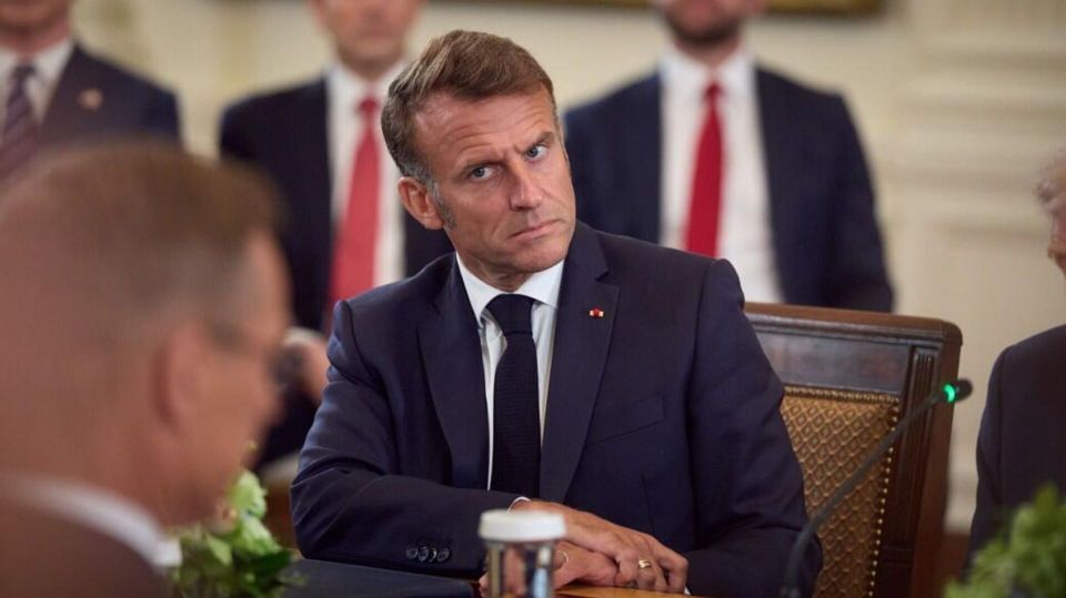 Российский крейсер "поздравил" флот США, Макрон отказался уходить. Хроника событий на утро 14 октября