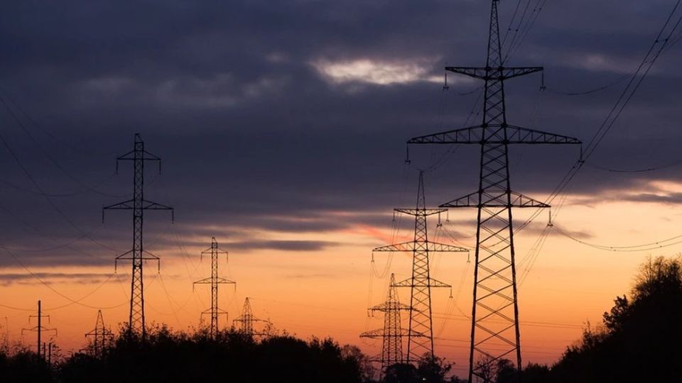 В трех районах Киевской области экстренно отключили электроснабжение