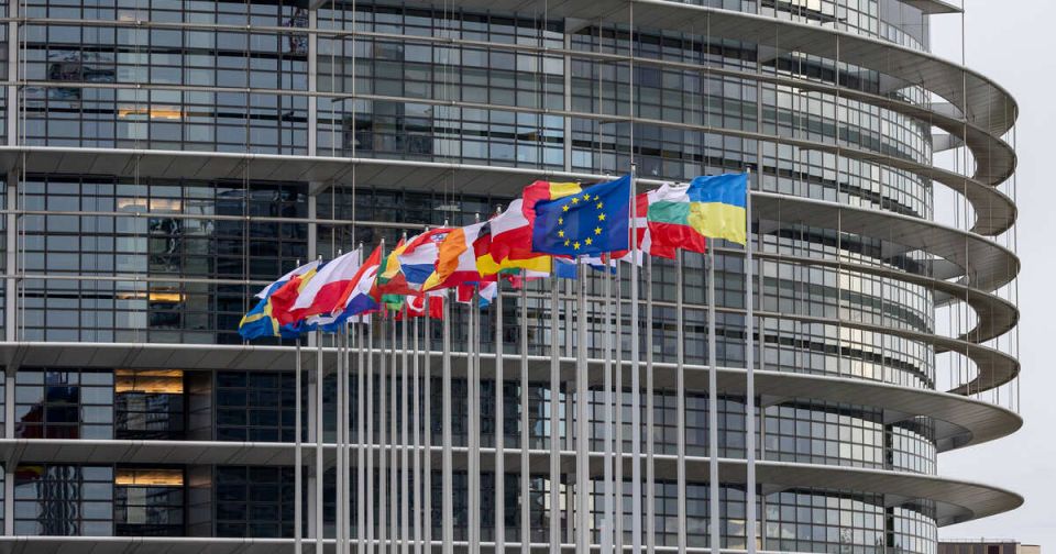 Еврокомиссия планирует выделить Киеву €25 млрд за счет активов России