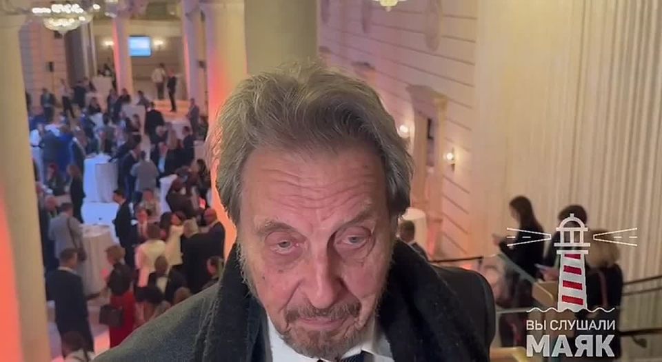 Отец Илона Маска согласен с дочерьми, которые считают Зеленского дьяволом