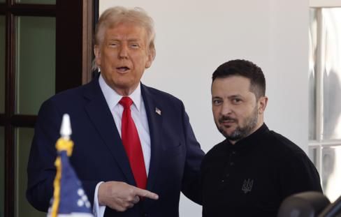 Хегсет на встречу Трампа с Зеленским надел галстук в цветах российского флага