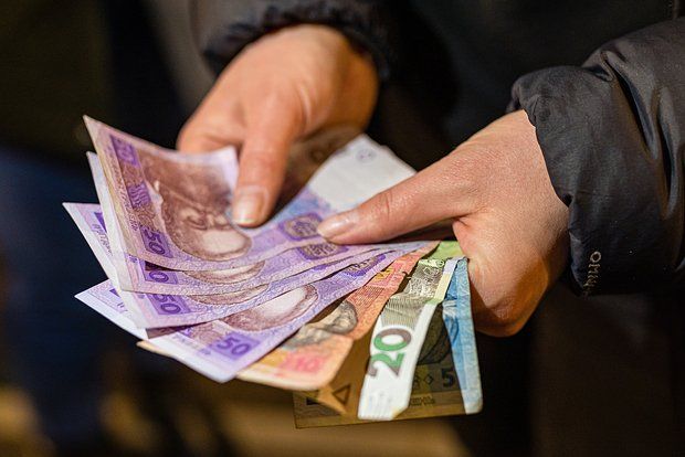 Bloomberg: МВФ предложил Украине девальвировать гривну ради укрепления бюджета