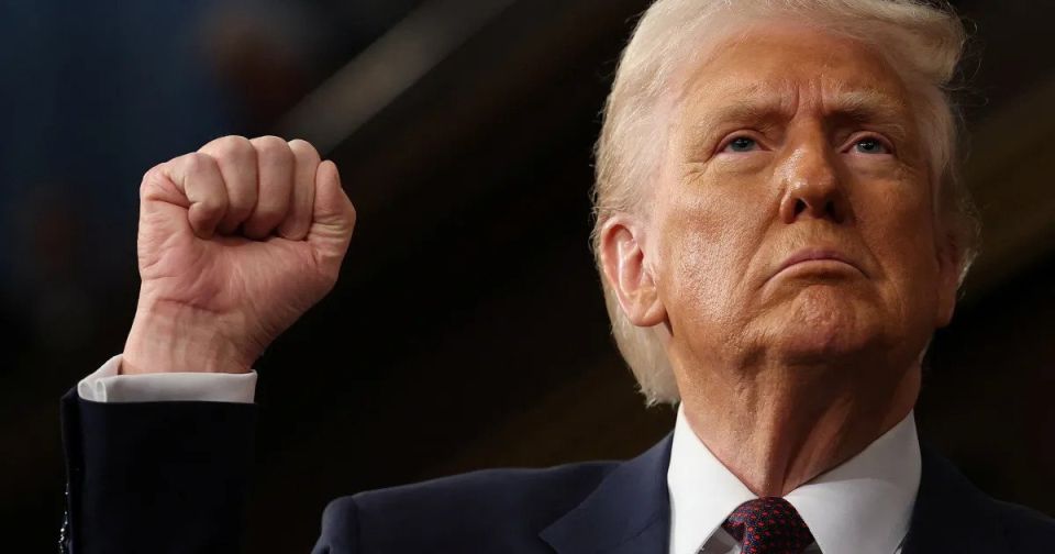 Трамп сейчас единственный из западных лидеров, кто действительно влияет на процесс урегулирования конфликта на Украине, а Европа никогда не выглядела более слабой, пишет The Daily Telegraph