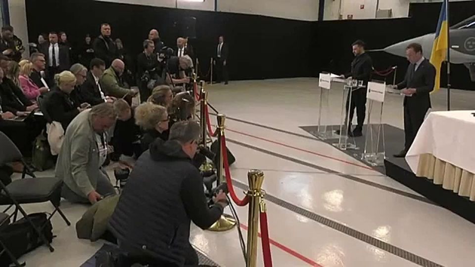 ������ � ������� ��������� ������ � ����������, ����������� ���� � ������� �������� ������������ Gripen E �����, ���� ���� � 100-150 ���������, ������ �������-������� ����������� ���� ����������� �� ����������...