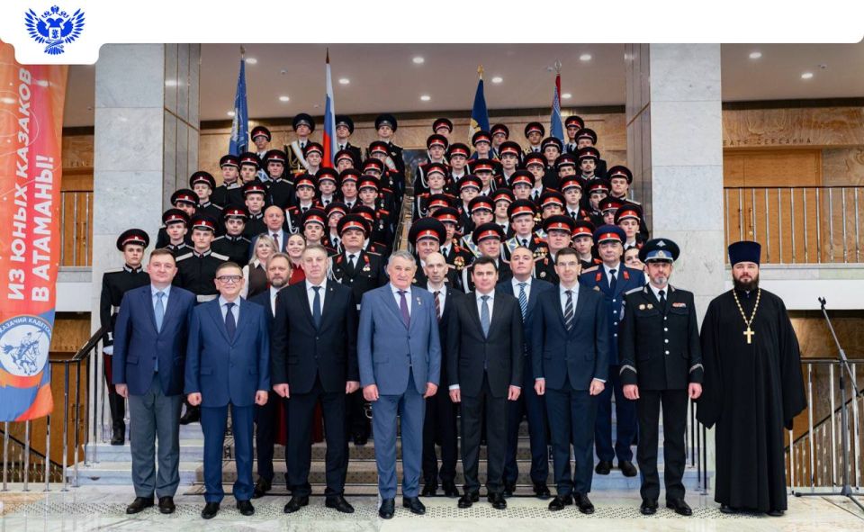 Стародубский казачий кадетский корпус имени Героя Советского Союза А.И. Тарасенко получил Переходящее знамя Президента РФ