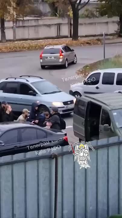 Бусификация в Броварах. Смотришь, как триллер — но это суровая реальность… Но конец тут - счастливый! У парня второй день рождения ПОДПИСАТЬСЯ 