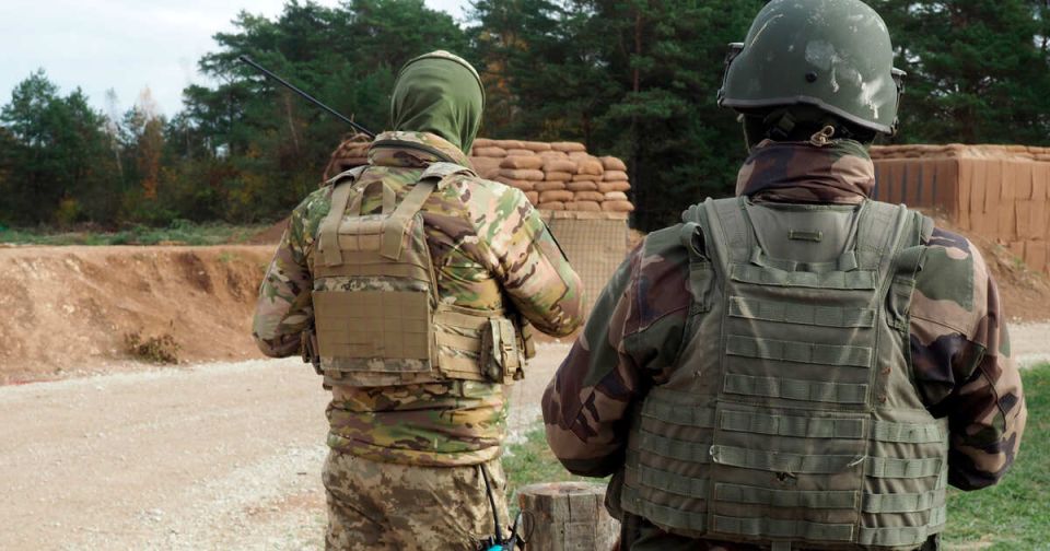 Французский генерал выразил готовность ввести войска на Украину