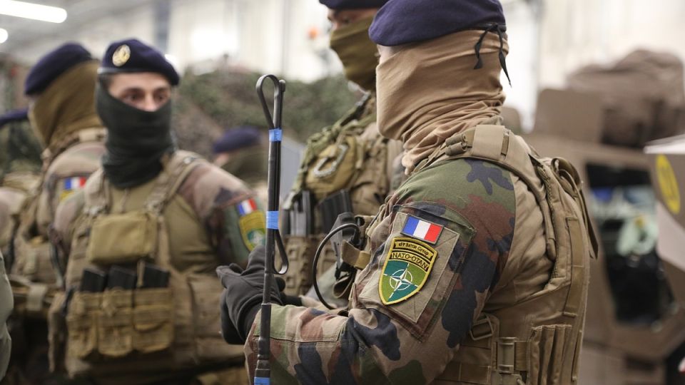 СВР: Во Франции экстренно готовят дополнительные места для раненых в госпиталях