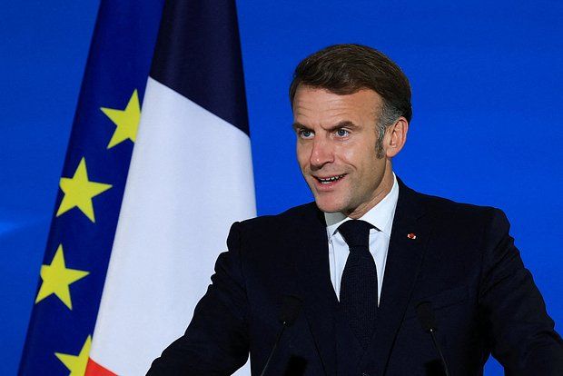 СВР: Макрон грезит о военной интервенции на Украину и славе полководца