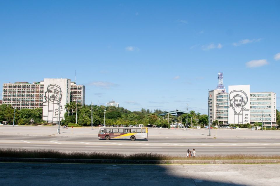 Украина закрывает свое посольство на Кубе и понижает уровень дипотношений с ней