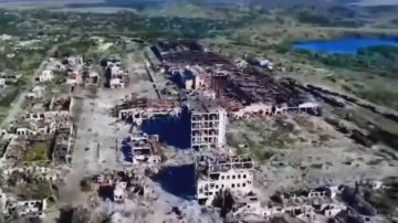 г. Часов Яр.. Стихи Нины Григорьевны Радченко, заслуженной учительницы Украины. 5 декабря выходила с группой гражданских из города. Нина шла первая, нацики начали стрелять и Нину застрелили