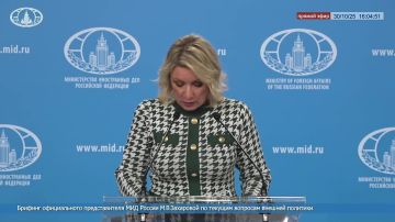 Мария Захарова: 22 октября украинская… (не могу сказать «телеведущая» - она в телевизионном пространстве появляется, но к журналистам, конечно, не относится) Янина Соколова, известная публичными неонацистскими призывами...