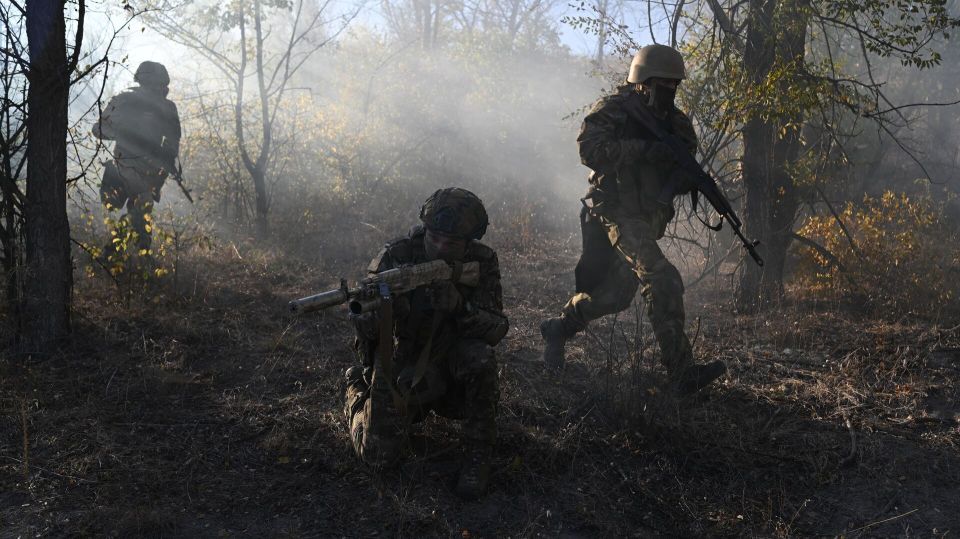 Запад в шоке: стратегический прорыв под Лиманом открывает дорогу на Славянск, штурмовики уже в Димитрове