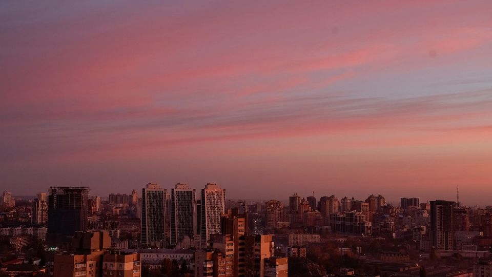 В Киеве приспустили главный флаг Украины: власти назвали причину