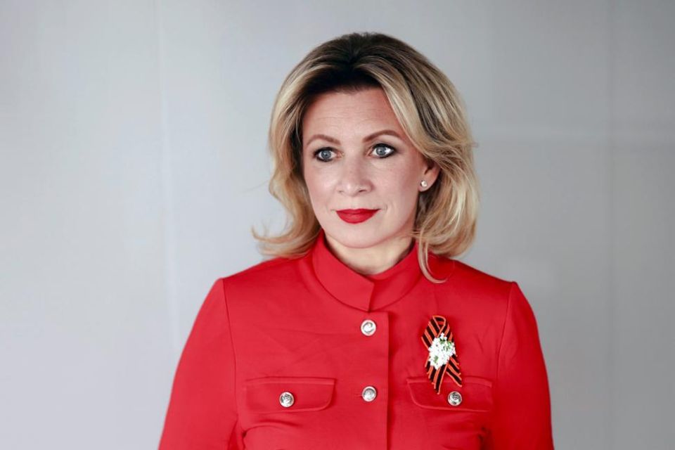 Захарова назвала фото встречи Зеленского с военными "картиной салом"