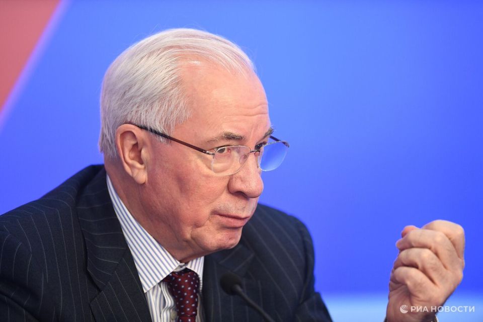 Азаров сравнил политику Киева в сфере образования с гитлеровской