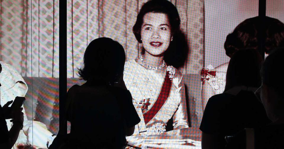 "Обаятельная дипломатия": какой была королева-мать Таиланда Сирикит