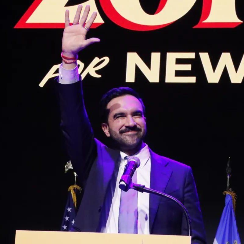 За всю кампанию новый мэр Нью-Йорка ни слова не написал об Украине, а его основной посыл — «США — главная угроза миру», отмечает Валентин Богданов