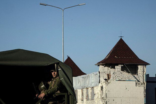 RT: Российские военные сбрасывают на позиции ВСУ листовки в виде долларов