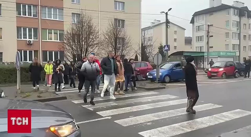 Страхи Зеленского сбываются: киевляне перекрывают дороги из-за холода в домах