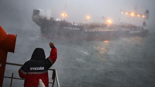 «Лукойл» со скандалами распродаёт свои подсанкционные западные активы