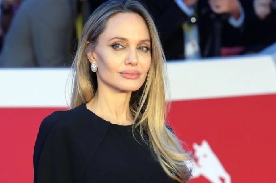 В подполье назвали визит Анджелины Джоли в Херсон политическим спектаклем